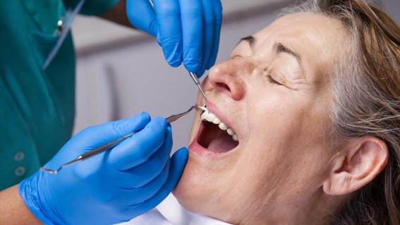 Cuándo ir al dentista por encías inflamadas